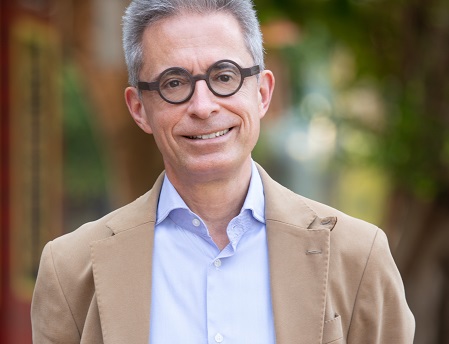 David Baverez, Investisseur et auteur de Chine-Europe, le grand tournant (Le Passeur). Installé à Hong Kong, il partage son temps entre le financement de startups et la compréhension des disruptions liées à l’émergence de la « Nouvelle Chine ».David Baverez, auteur de Chine-Europe, le grand tournant (Le Passeur)